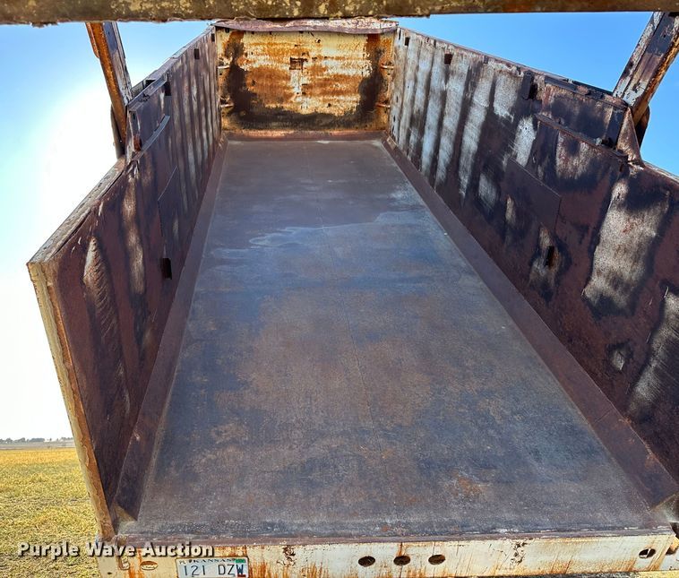 image for item DO3685 1982 Kenworth K100  grain truck