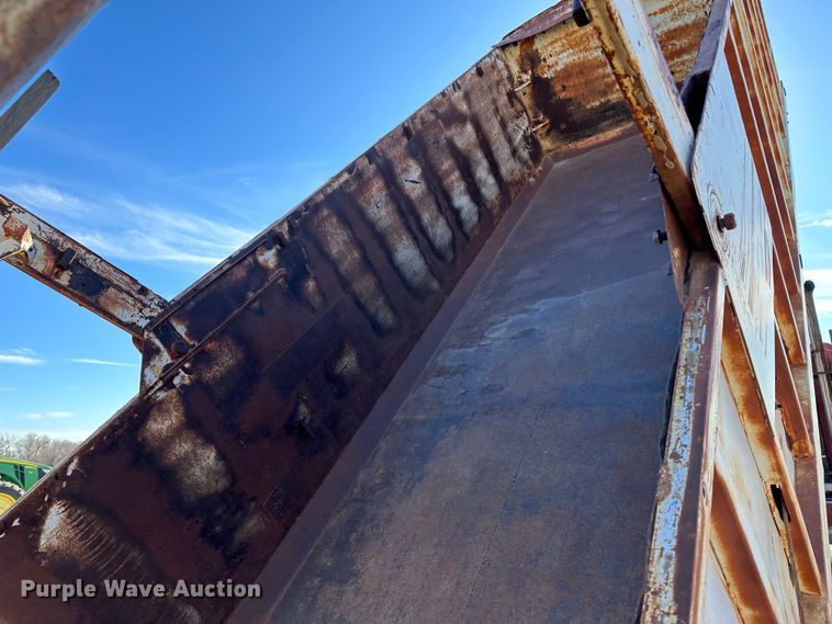 image for item DO3685 1982 Kenworth K100  grain truck