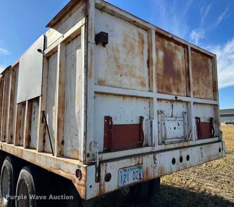 image for item DO3685 1982 Kenworth K100  grain truck