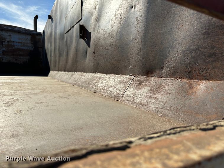 image for item DO3685 1982 Kenworth K100  grain truck