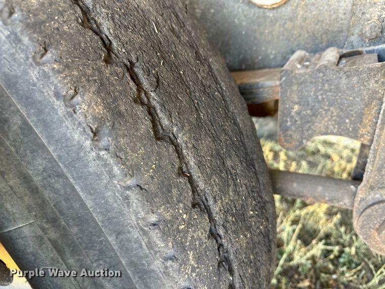 image for item DO3685 1982 Kenworth K100  grain truck