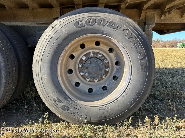 image for item DO3685 1982 Kenworth K100  grain truck