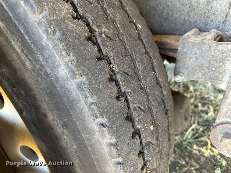 image for item DO3685 1982 Kenworth K100  grain truck