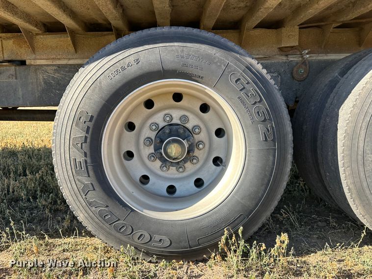 image for item DO3685 1982 Kenworth K100  grain truck