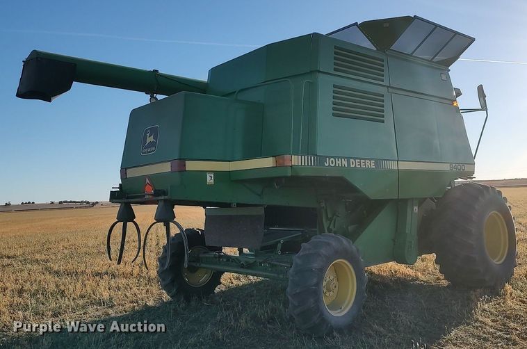 image for item DO3687 1990 John Deere 9400  combine