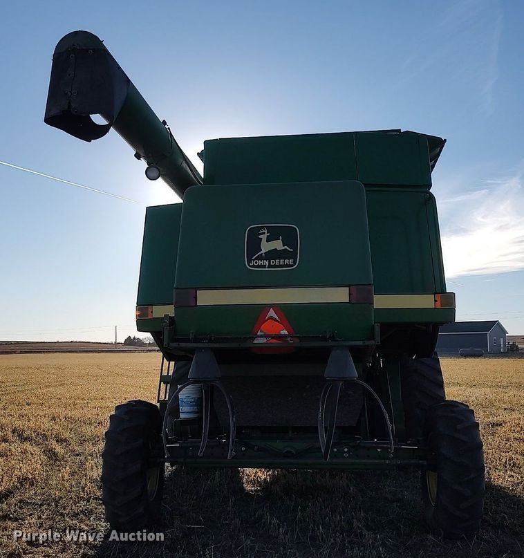 image for item DO3687 1990 John Deere 9400  combine