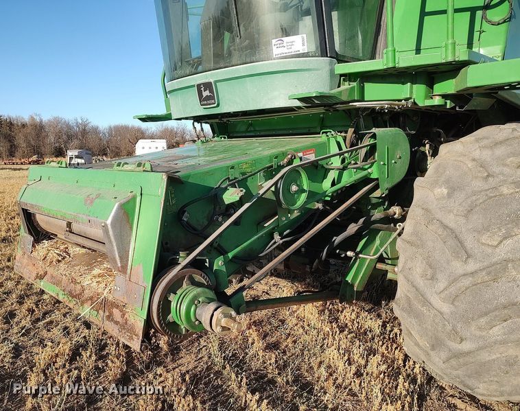 image for item DO3687 1990 John Deere 9400  combine