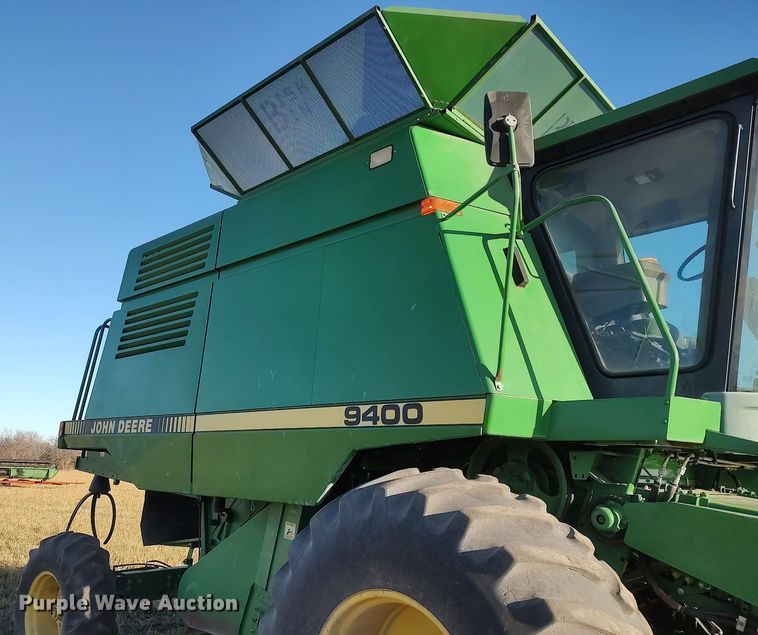 image for item DO3687 1990 John Deere 9400  combine
