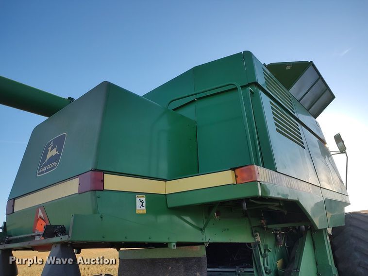 image for item DO3687 1990 John Deere 9400  combine