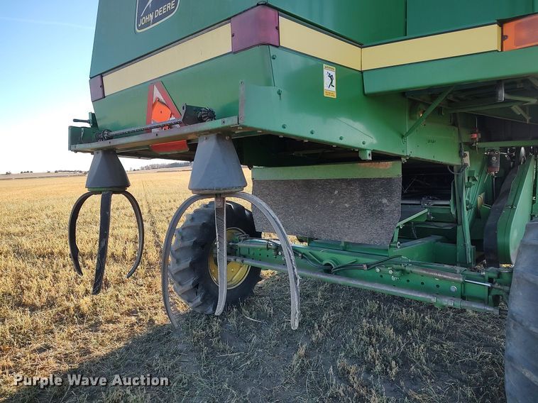 image for item DO3687 1990 John Deere 9400  combine