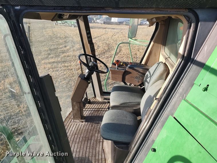 image for item DO3687 1990 John Deere 9400  combine