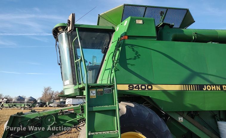 image for item DO3687 1990 John Deere 9400  combine