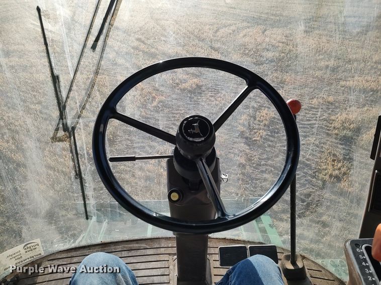 image for item DO3687 1990 John Deere 9400  combine