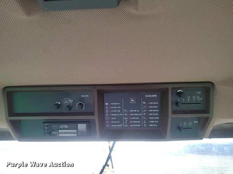 image for item DO3687 1990 John Deere 9400  combine