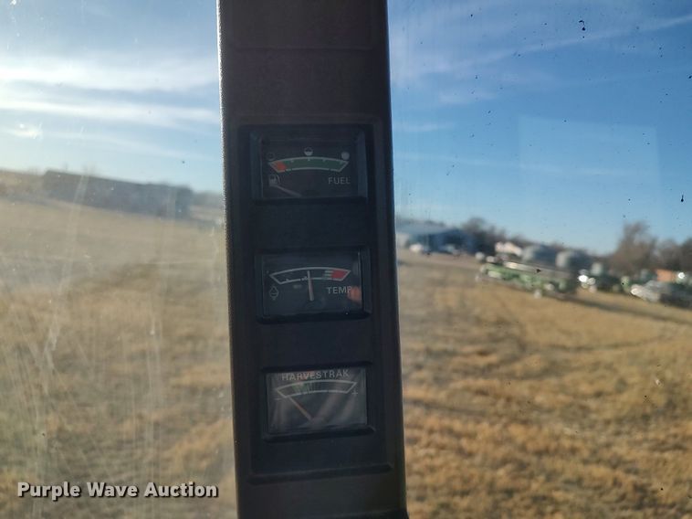 image for item DO3687 1990 John Deere 9400  combine