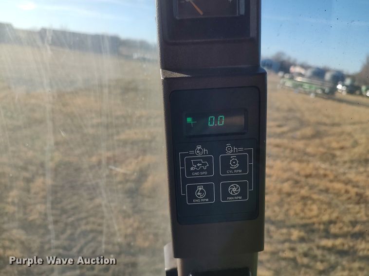 image for item DO3687 1990 John Deere 9400  combine