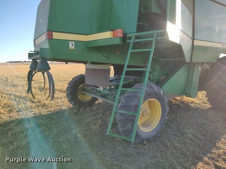 image for item DO3687 1990 John Deere 9400  combine