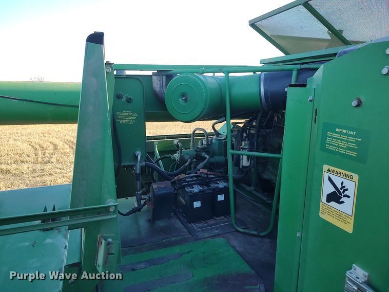 image for item DO3687 1990 John Deere 9400  combine