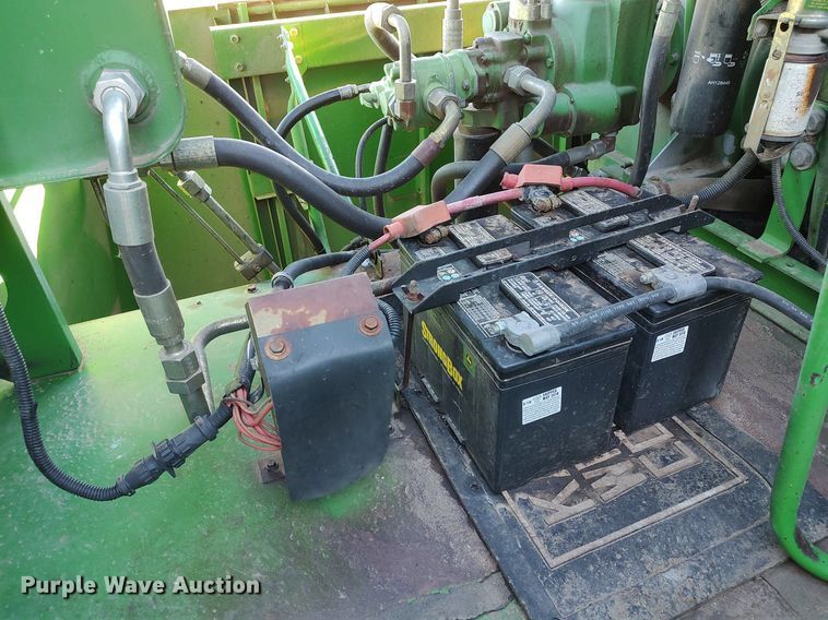 image for item DO3687 1990 John Deere 9400  combine