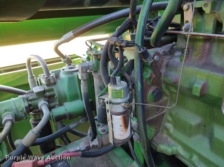 image for item DO3687 1990 John Deere 9400  combine