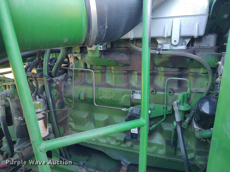image for item DO3687 1990 John Deere 9400  combine