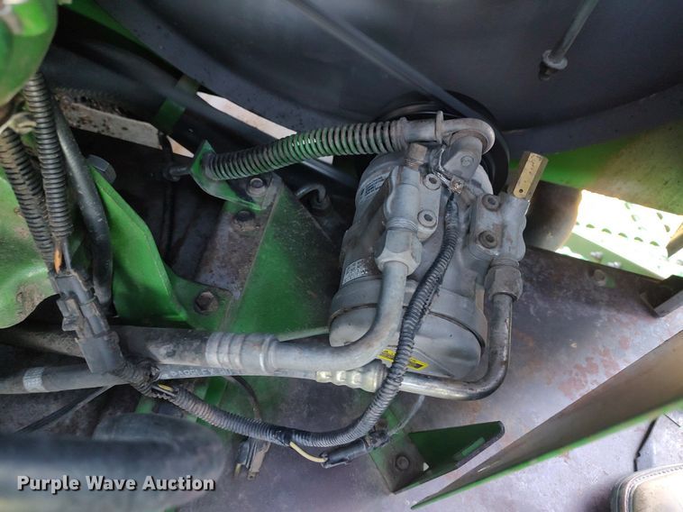 image for item DO3687 1990 John Deere 9400  combine