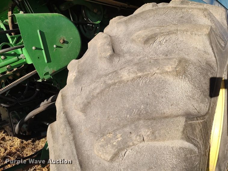 image for item DO3687 1990 John Deere 9400  combine