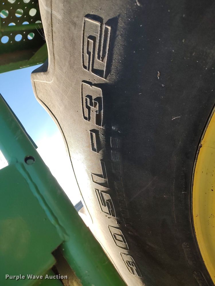 image for item DO3687 1990 John Deere 9400  combine