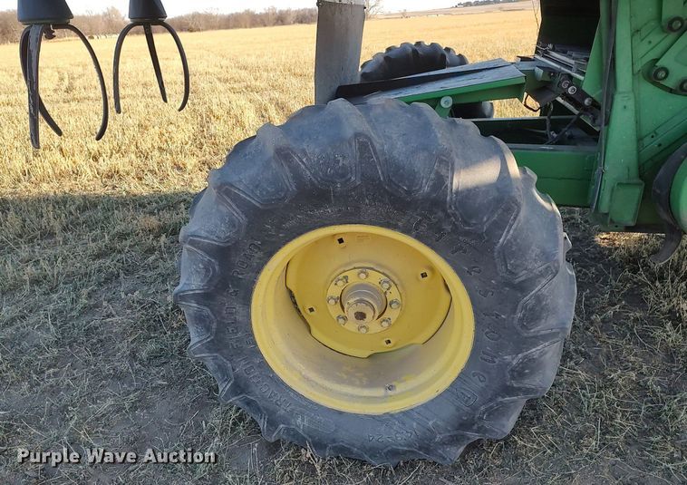 image for item DO3687 1990 John Deere 9400  combine