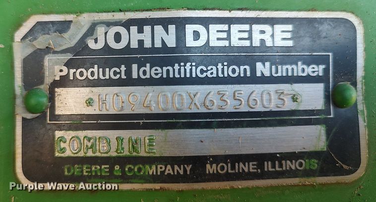 image for item DO3687 1990 John Deere 9400  combine