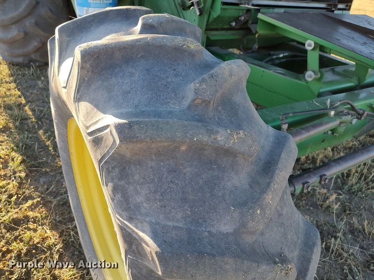 image for item DO3687 1990 John Deere 9400  combine