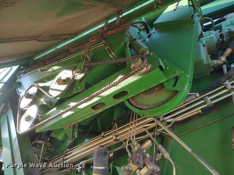 image for item DO3687 1990 John Deere 9400  combine