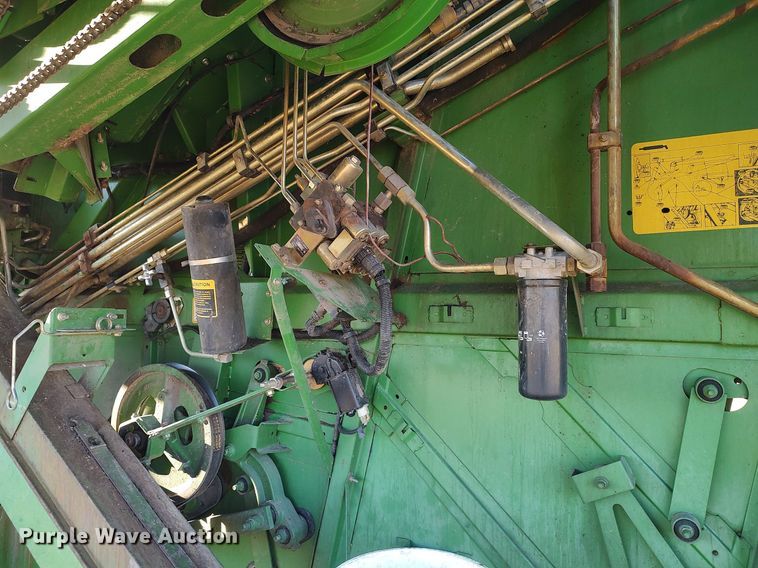 image for item DO3687 1990 John Deere 9400  combine