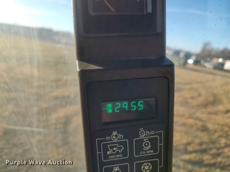 image for item DO3687 1990 John Deere 9400  combine