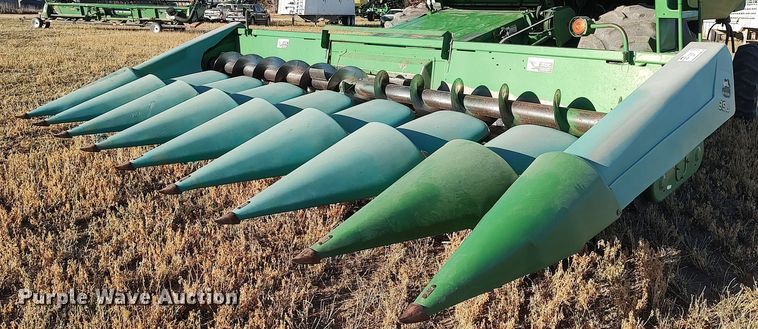 image for item DO3688 1995 John Deere 893  corn head