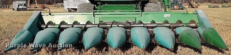 image for item DO3688 1995 John Deere 893  corn head