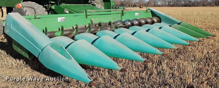 image for item DO3688 1995 John Deere 893  corn head