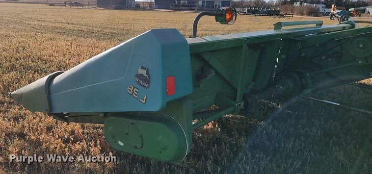 image for item DO3688 1995 John Deere 893  corn head