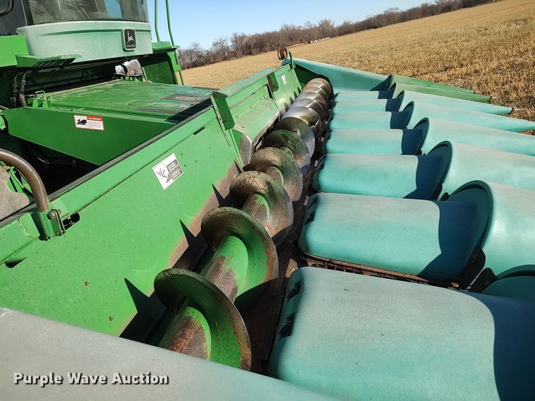 image for item DO3688 1995 John Deere 893  corn head