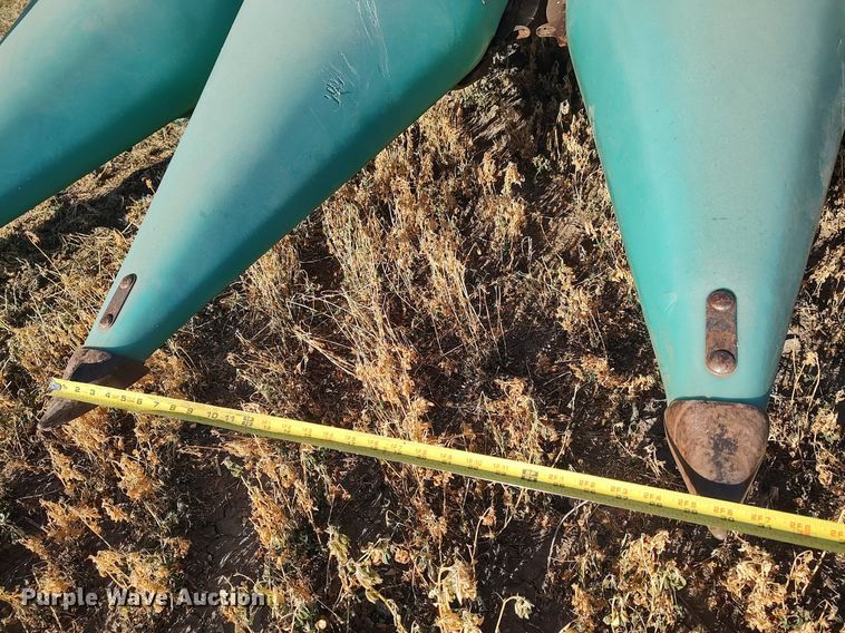 image for item DO3688 1995 John Deere 893  corn head