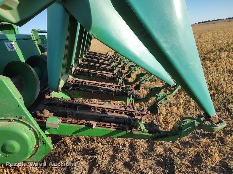 image for item DO3688 1995 John Deere 893  corn head