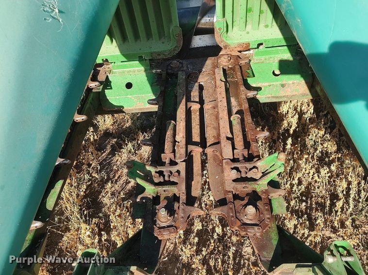image for item DO3688 1995 John Deere 893  corn head