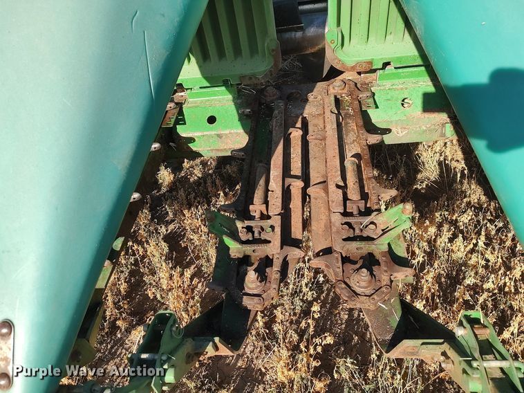 image for item DO3688 1995 John Deere 893  corn head