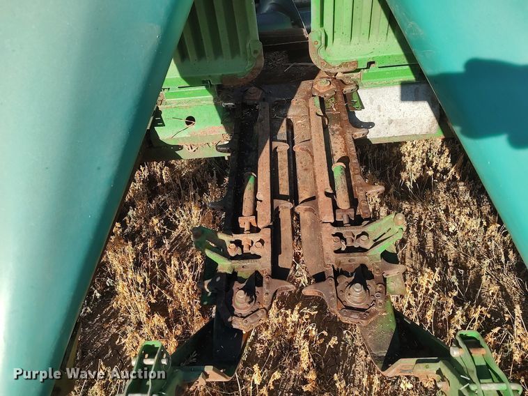 image for item DO3688 1995 John Deere 893  corn head