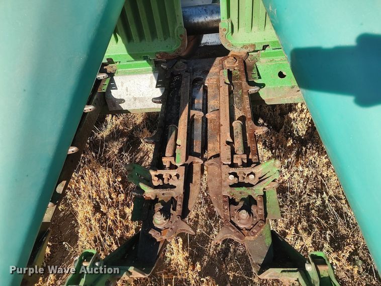 image for item DO3688 1995 John Deere 893  corn head