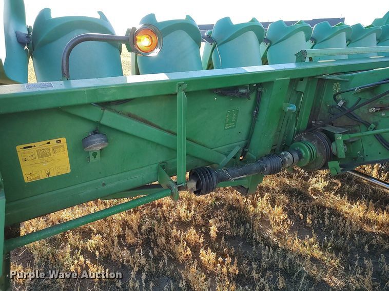 image for item DO3688 1995 John Deere 893  corn head