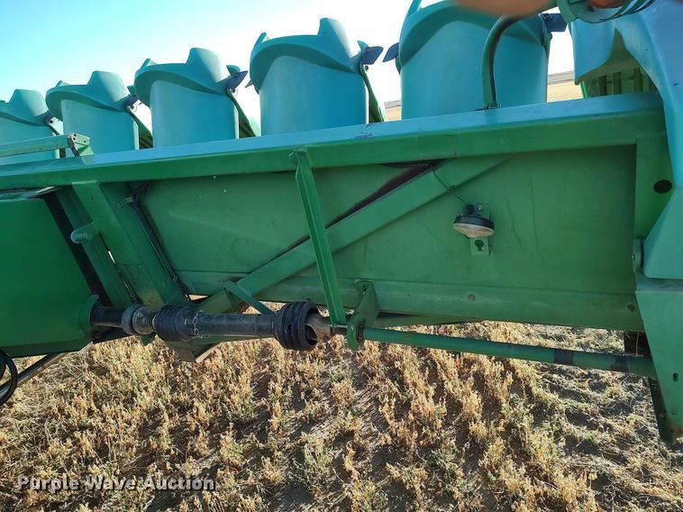 image for item DO3688 1995 John Deere 893  corn head