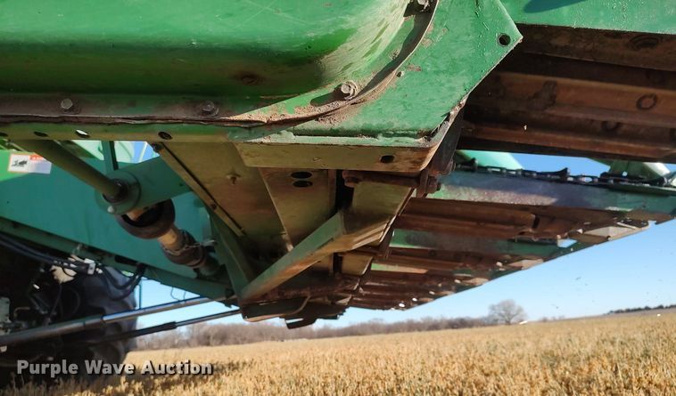 image for item DO3688 1995 John Deere 893  corn head