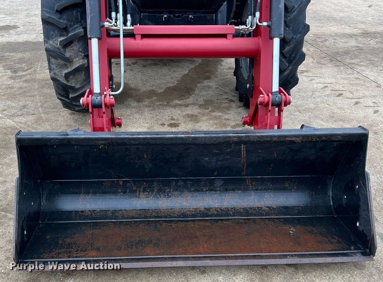 image for item DO8955 2017 Case IH Farmall 100C  MFWD tractor