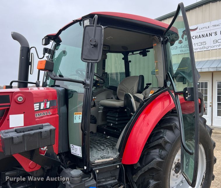 image for item DO8955 2017 Case IH Farmall 100C  MFWD tractor